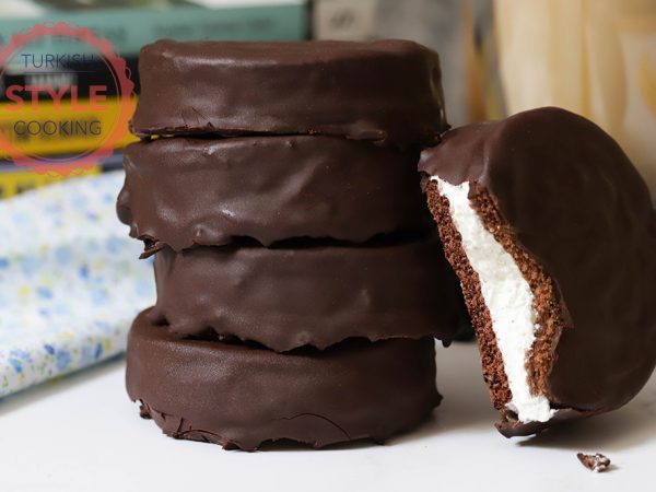 Marshmallow Cream Filled Sandwich Cake Recipe